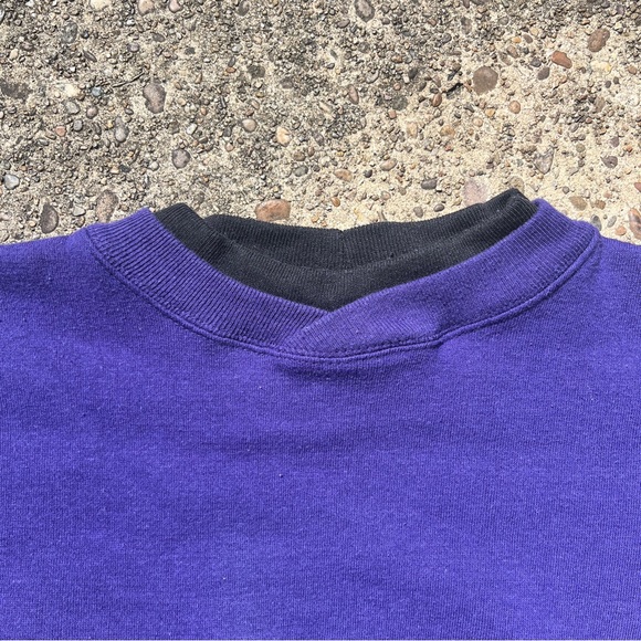 Women’s Purple and Black V-design Timber Trail Crewneck Sweatshirt Size Medium - Picture 3 of 5